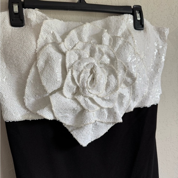 Betsy & Adam Black White Sequin Rosette Bodice Colorblock Sheath Dress Womens 14 - Picture 3 of 7